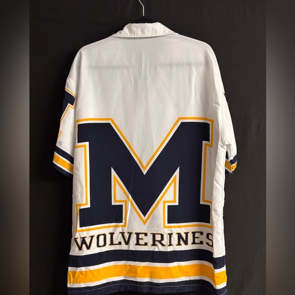 MICHIGAN WOLVERINES Button Up Short Sleeve Bowling Style Shirt Men's L - Picture 2 of 6